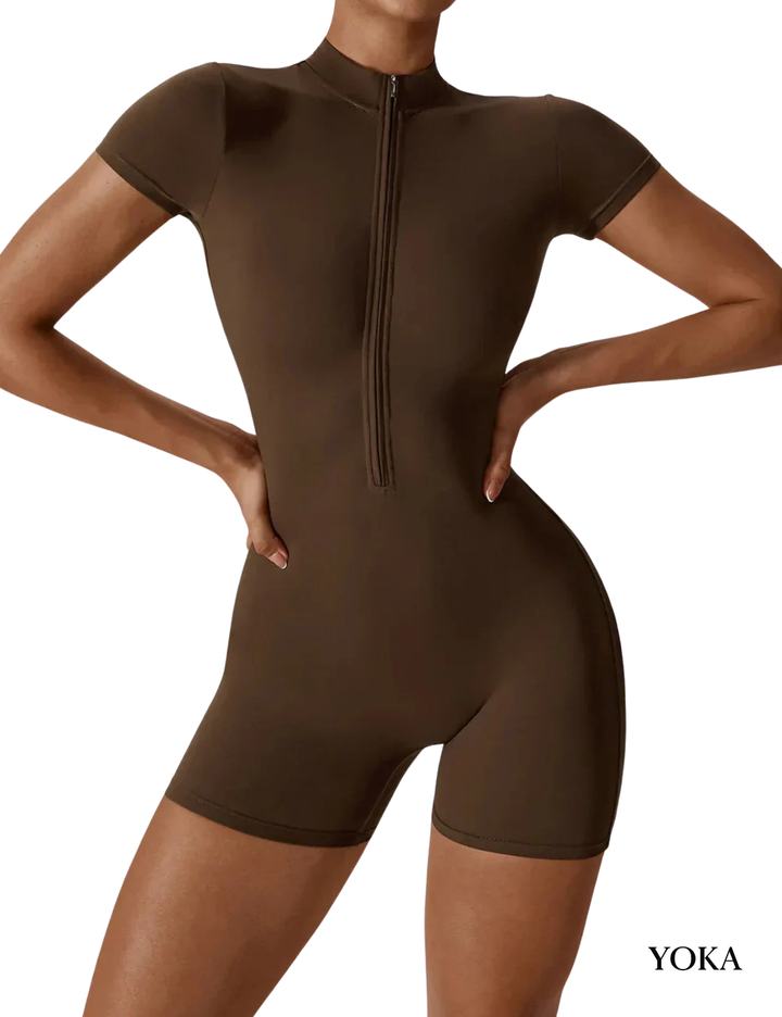 DAMSKI KOMBINEZON SPORTOWY BRĄZOWY KRÓTKI ELASTYCZNY Z ZAMKIEM YOKA